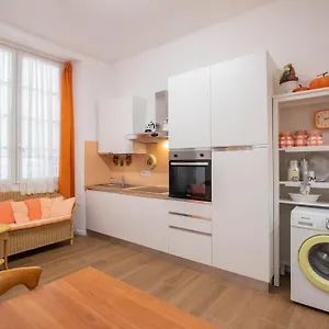 Orange - City Center , Genova Italia